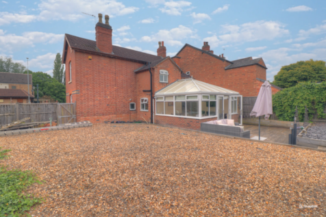 2 bedroom detached house for sale