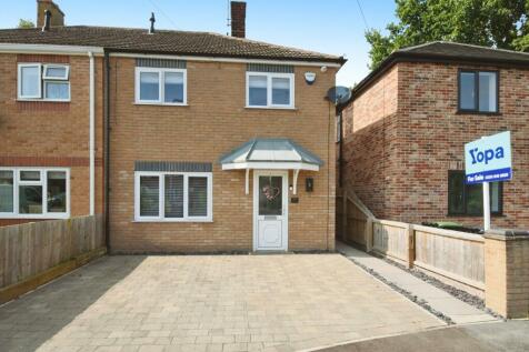 2 bedroom semi-detached house for sale