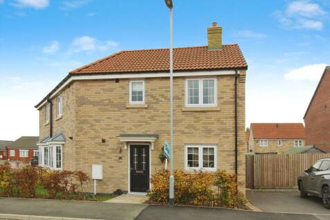 3 bedroom semi-detached house for sale