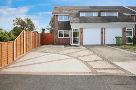 3 bedroom semi-detached house for sale