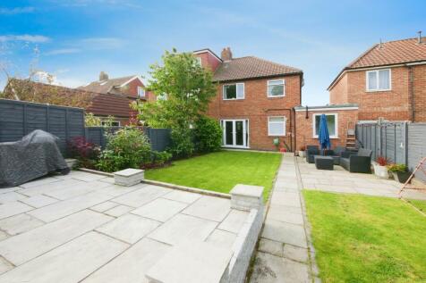 3 bedroom semi-detached house for sale