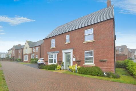 4 bedroom detached house for sale
