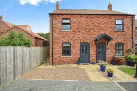 2 bedroom semi-detached house for sale