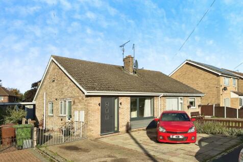 2 bedroom semi-detached bungalow for sale