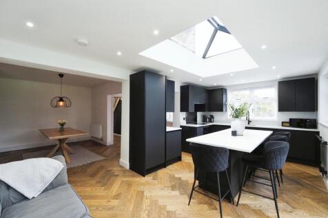 4 bedroom semi-detached house for sale