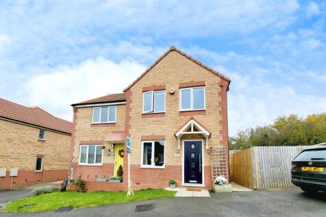 3 bedroom semi-detached house for sale