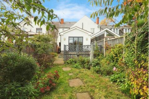 2 bedroom semi-detached house for sale