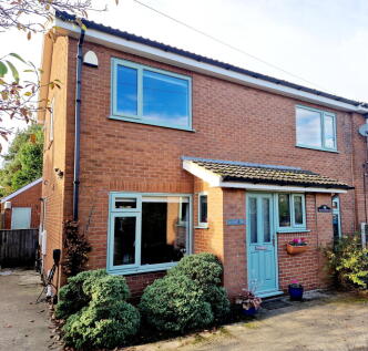 4 bedroom semi-detached house for sale