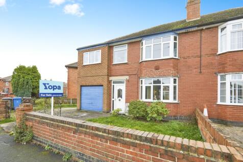 4 bedroom semi-detached house for sale