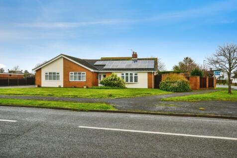 4 bedroom detached bungalow for sale