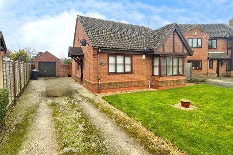 2 bedroom detached bungalow for sale