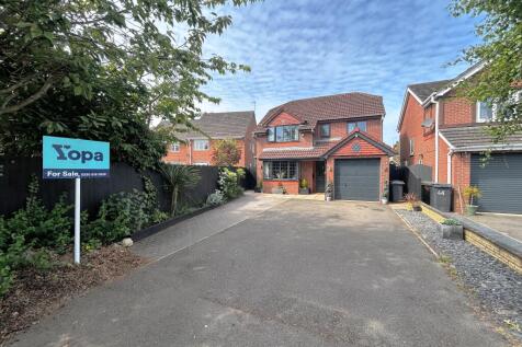 4 bedroom detached house for sale