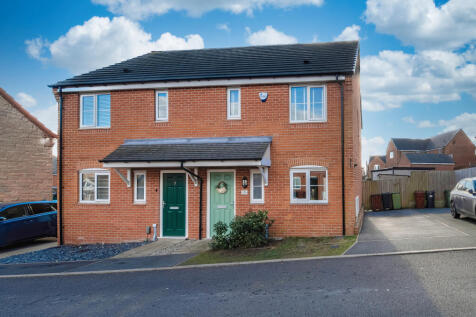 3 bedroom semi-detached house for sale