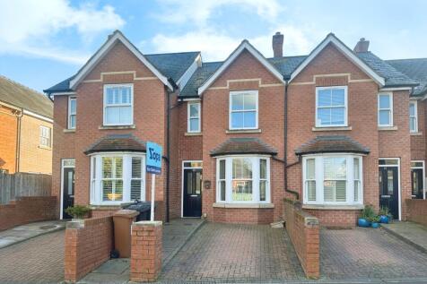 3 bedroom terraced house for sale