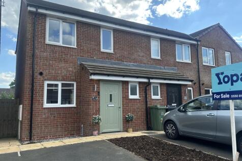 2 bedroom end of terrace house for sale