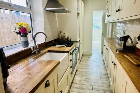 4 bedroom terraced house for sale