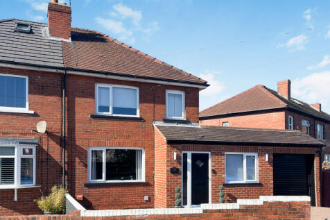3 bedroom semi-detached house for sale