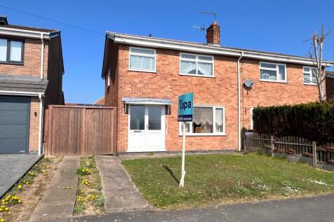 2 bedroom semi-detached house for sale