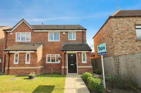 3 bedroom semi-detached house for sale