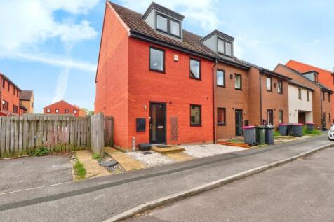 3 bedroom semi-detached house for sale