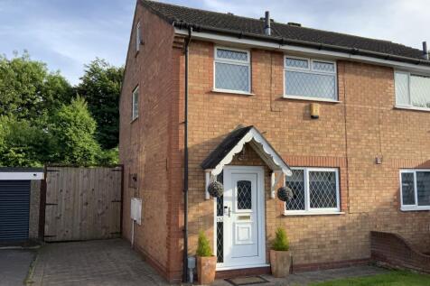 2 bedroom semi-detached house for sale