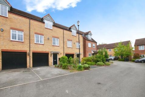 4 bedroom terraced house for sale