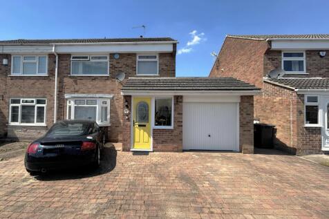 3 bedroom semi-detached house for sale