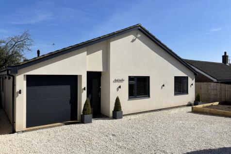 4 bedroom detached bungalow for sale