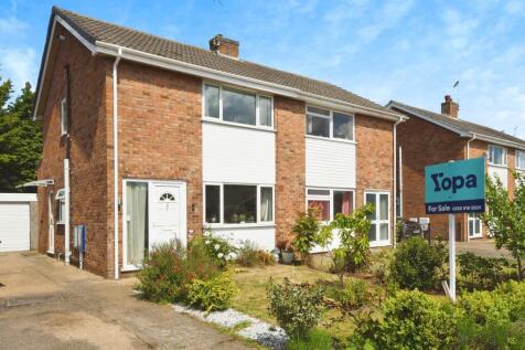 3 bedroom semi-detached house for sale