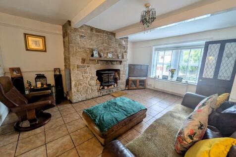 4 bedroom semi-detached house for sale