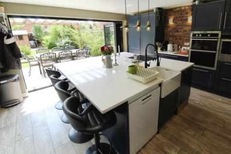 4 bedroom semi-detached house for sale