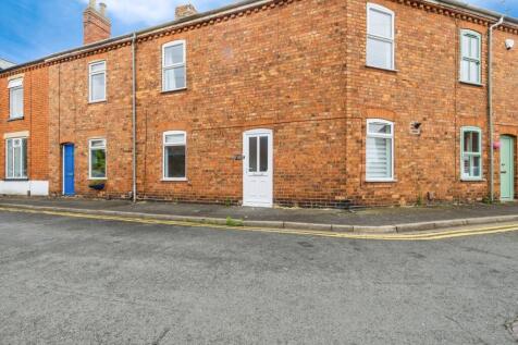 4 bedroom terraced house for sale