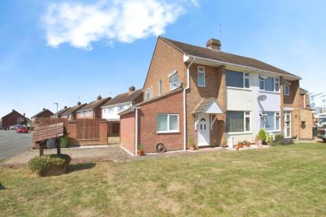 Castle drive, Northborough, PE6 9DL 3 bed semi