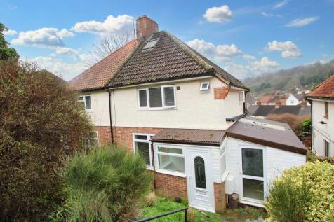 Rowan Avenue, High Wycombe HP13 3 bed semi