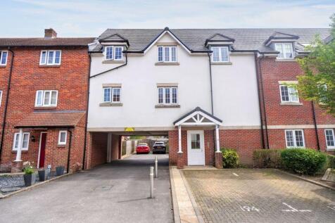 Grange Drive, High Wycombe HP13 2 bed apartment for sale