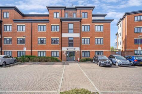 Bartlett Crescent, High Wycombe HP12 2 bed apartment for sale
