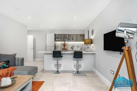 Brownlow Road, London, N11 2 bed apartment for sale