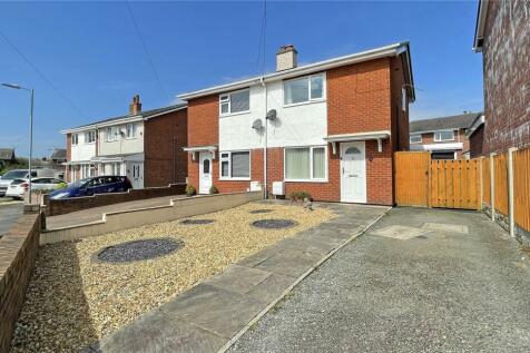 2 bedroom semi-detached house for sale