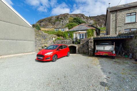 Manod Road, Blaenau Ffestiniog... 4 bed detached house for sale