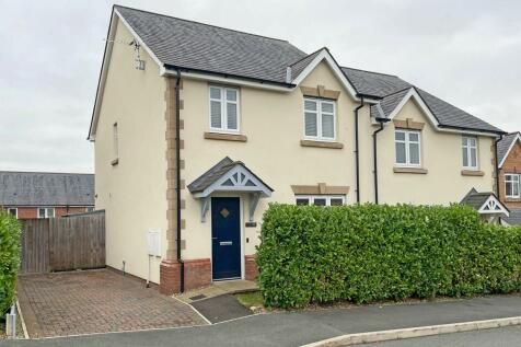 3 bedroom semi-detached house for sale