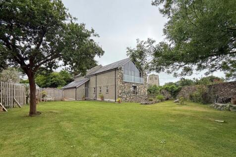 Clynnogfawr, Caernarfon, Gwynedd, LL54 3 bed detached house for sale