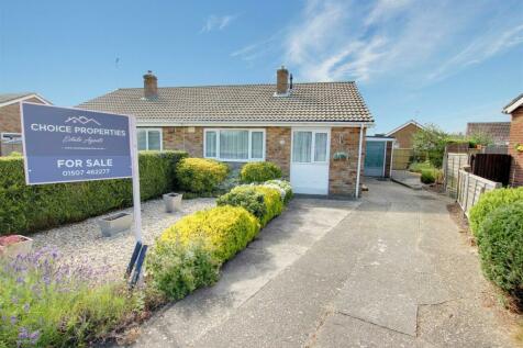 2 bedroom semi-detached bungalow for sale