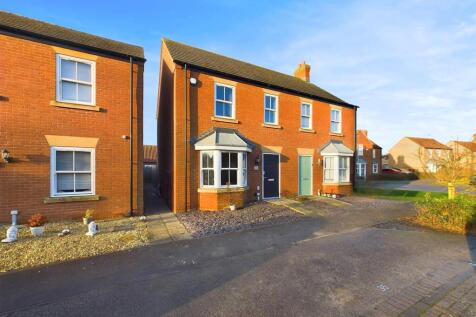 3 bedroom semi-detached house for sale