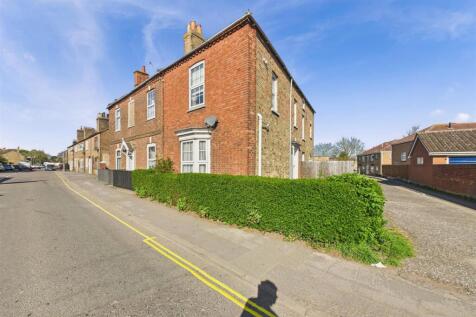 4 bedroom semi-detached house for sale