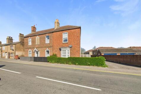 4 bedroom semi-detached house for sale