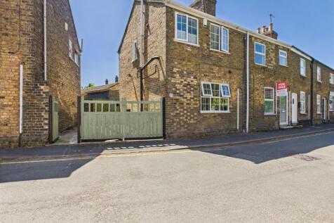 2 bedroom end of terrace house for sale