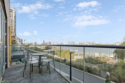Olympian Way, London SE10 3 bed maisonette for sale