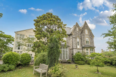 Lethbridge Court, Courtenay Park... 2 bed apartment for sale