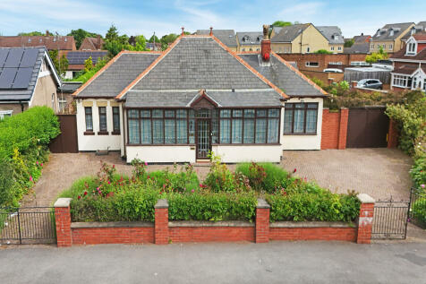 2 bedroom detached bungalow for sale