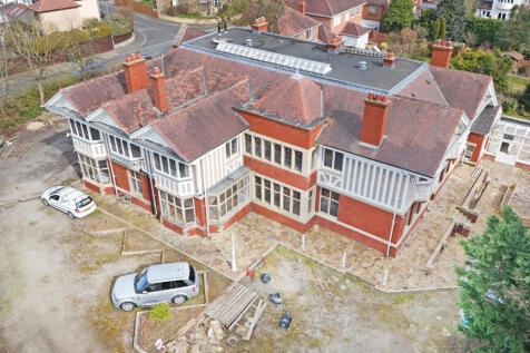 6 bedroom detached house for sale
